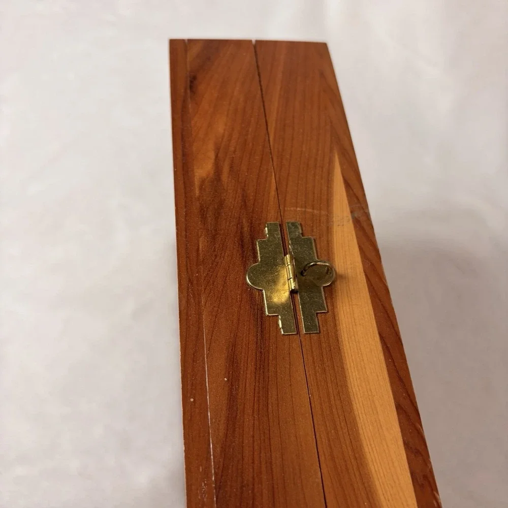 Vintage 1976‎ Memorial Protestant Edition Holy Bible In Cedar Wood Box USA Read